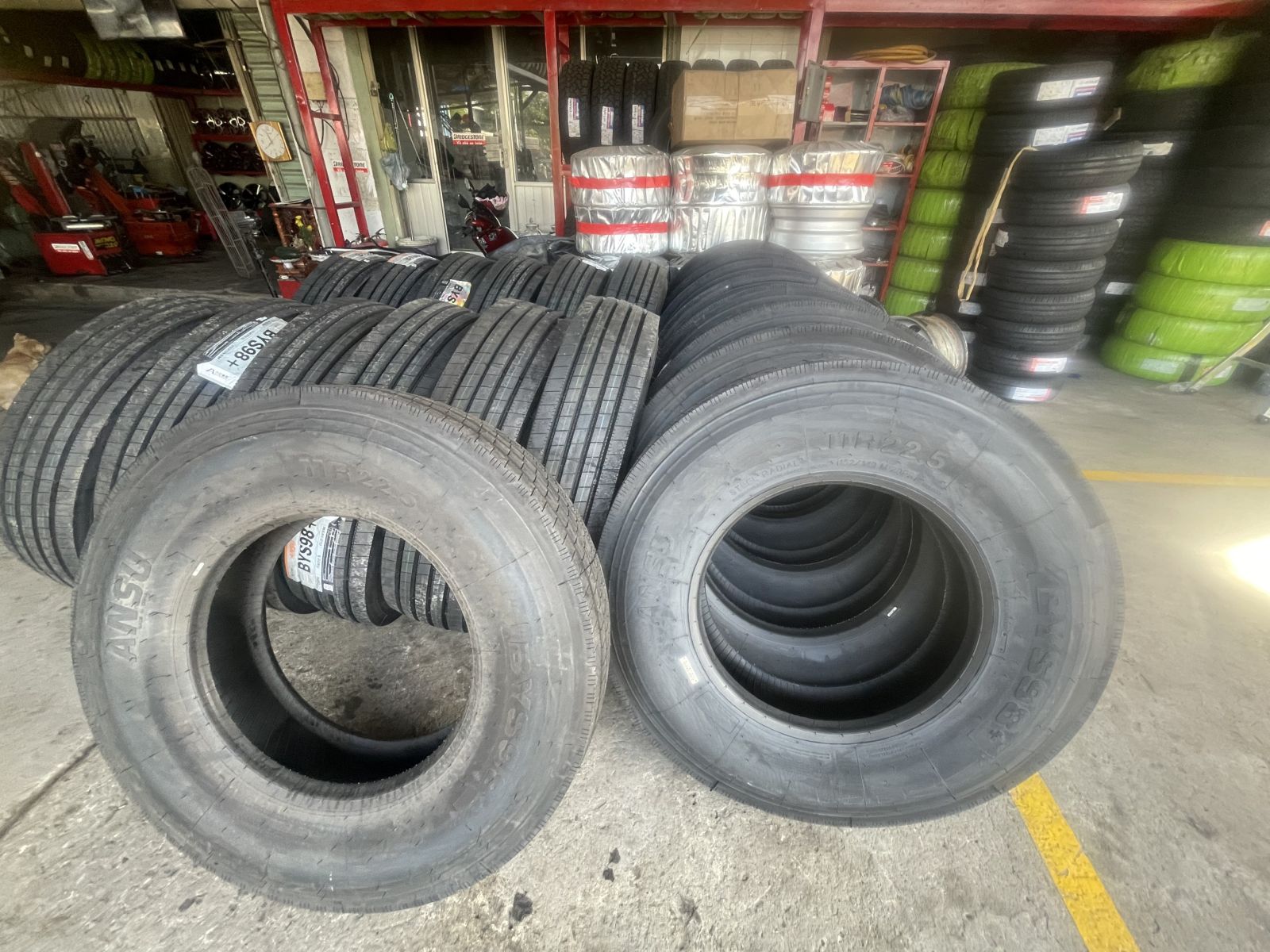 KHO LỐP XE Ô TÔ QUỐC LỘ 1K - DĨ AN - GIÁ RẺ